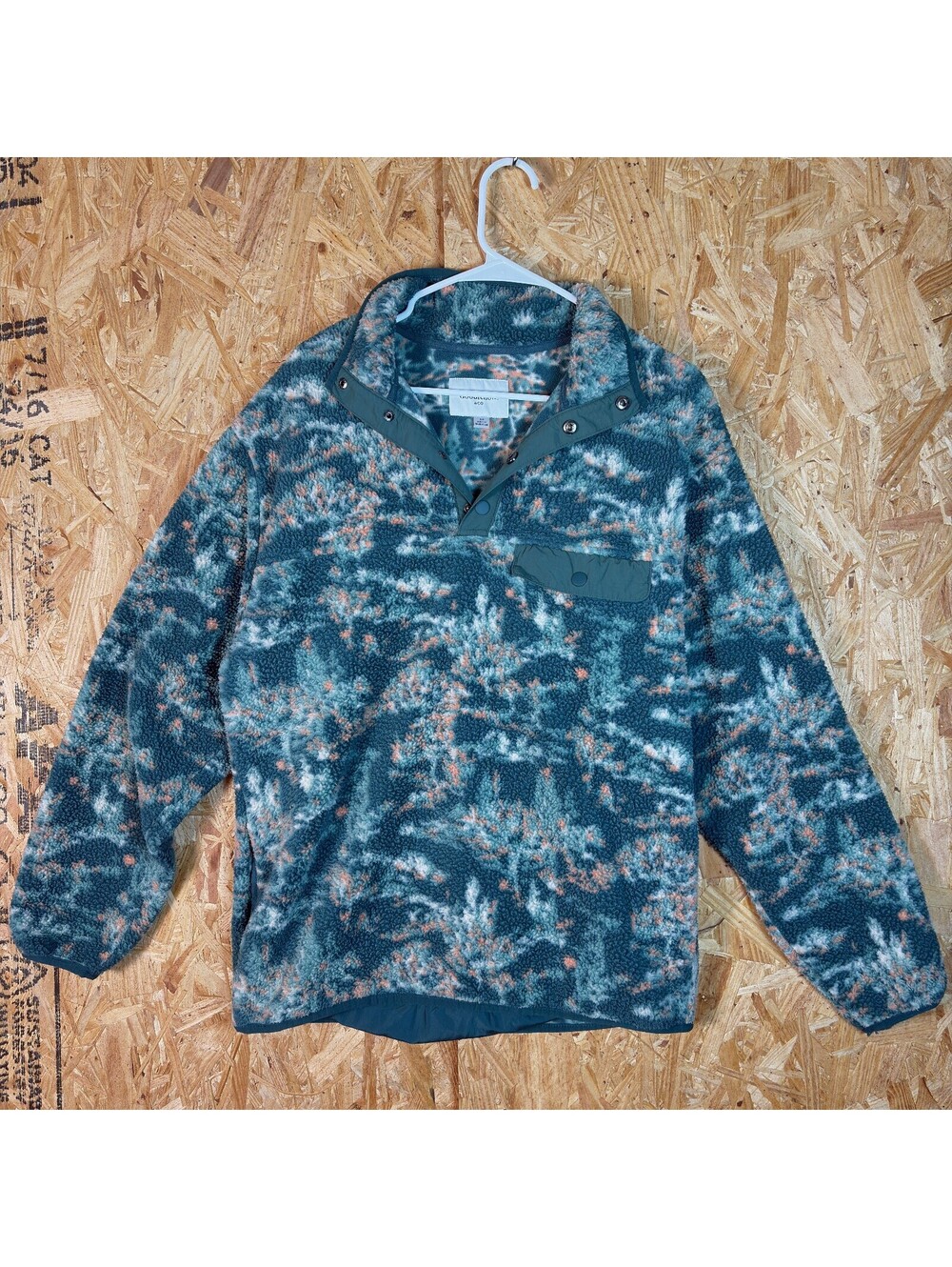 Goodfellow & Co green patterned fleece pullover